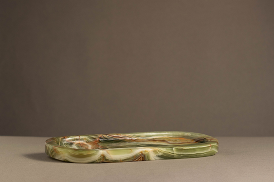 Side view of the Aura Green Onyx Tray highlighting its oval shape and polished finish.