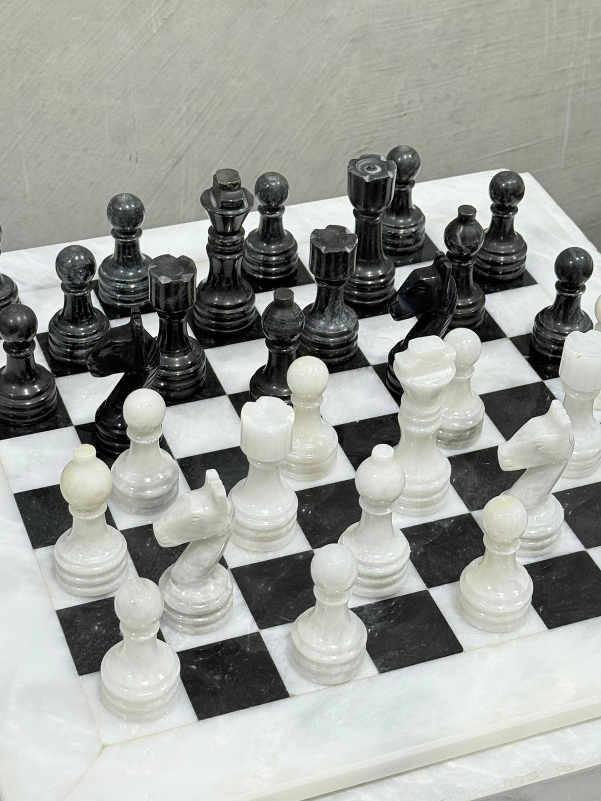 Maha Handcrafted Black & White Marble Chess Set