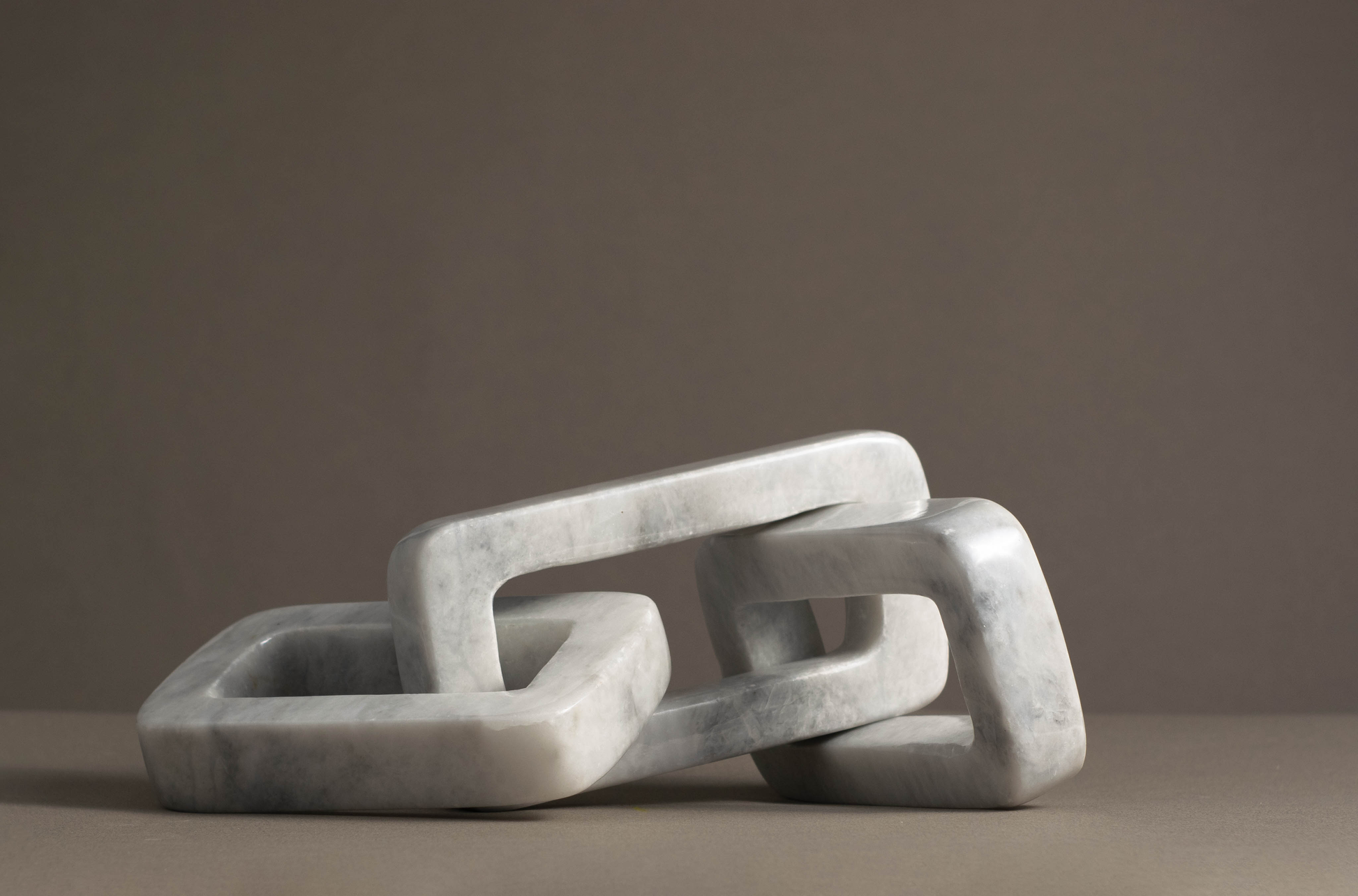 Handcrafted White Marble Chain Link for coffee table styling.